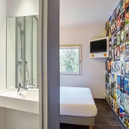 Hotel Hotelf1 Ferrand Est *