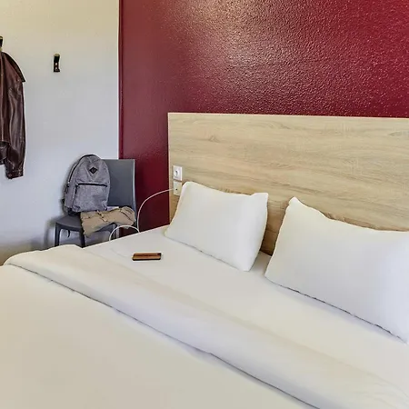 Hotelf1 Ferrand Est Hotell