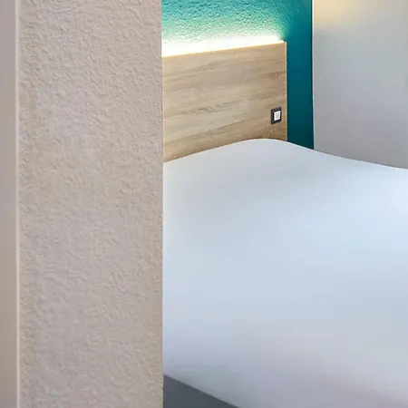 Hotelf1 Ferrand Est *