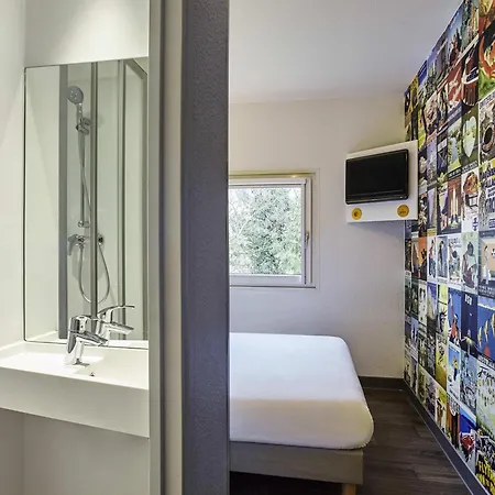 Hotelf1 Ferrand Est Hotel *
