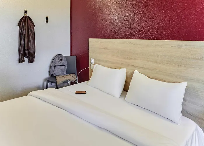 Hotelf1 Ferrand Est Hotel