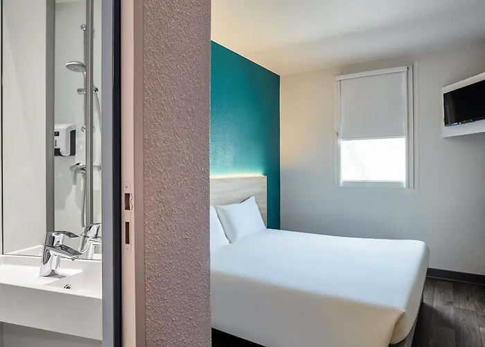 Hotelf1 Ferrand Est Hotell