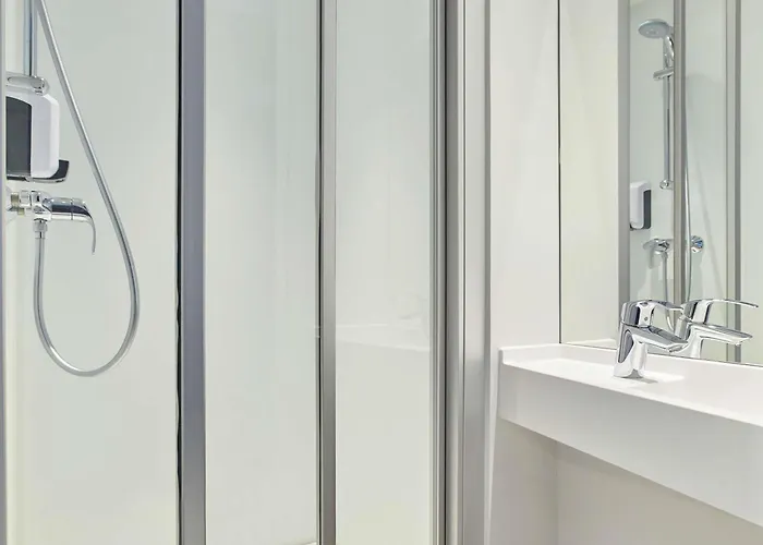 Отель Hotelf1 Ferrand Est *