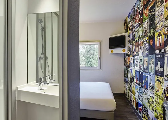 Hotelf1 Ferrand Est *