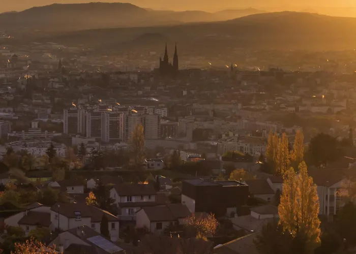 Hotelf1 Ferrand Est Hotell *