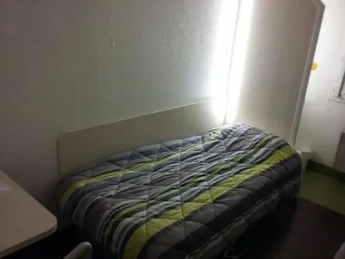 Hotelf1 Ferrand Est Hotell