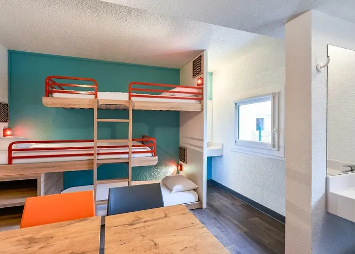 Hotelf1 Ferrand Est Hotell *